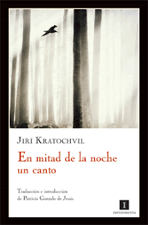 En mitad de la noche un canto de Jiří Kratochvil | Resumen + Opinión